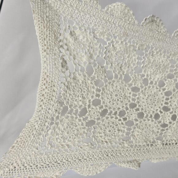 Handcrafted Crochet Lace Table Runner - Elegant Cream Design - Picture 4 of 4